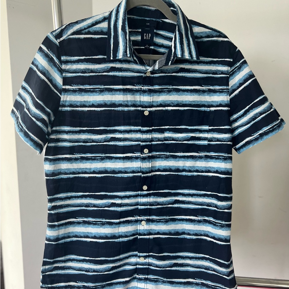 GAP Men's Navy and Light Blue Striped Shirt